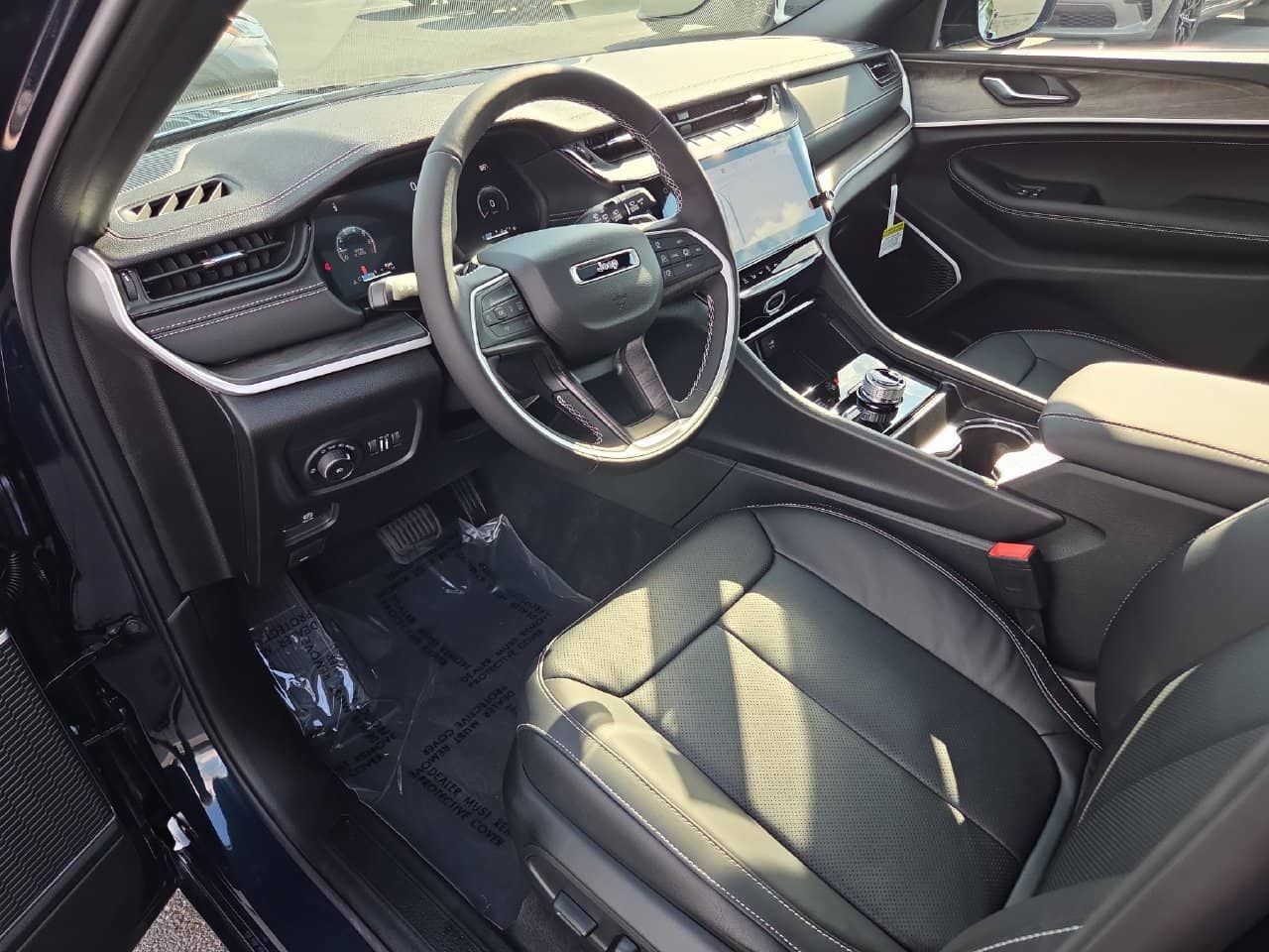 2027 Jeep Grand Cherokee - Image 2