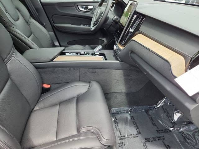 2026 Volvo XC60 - Image 28