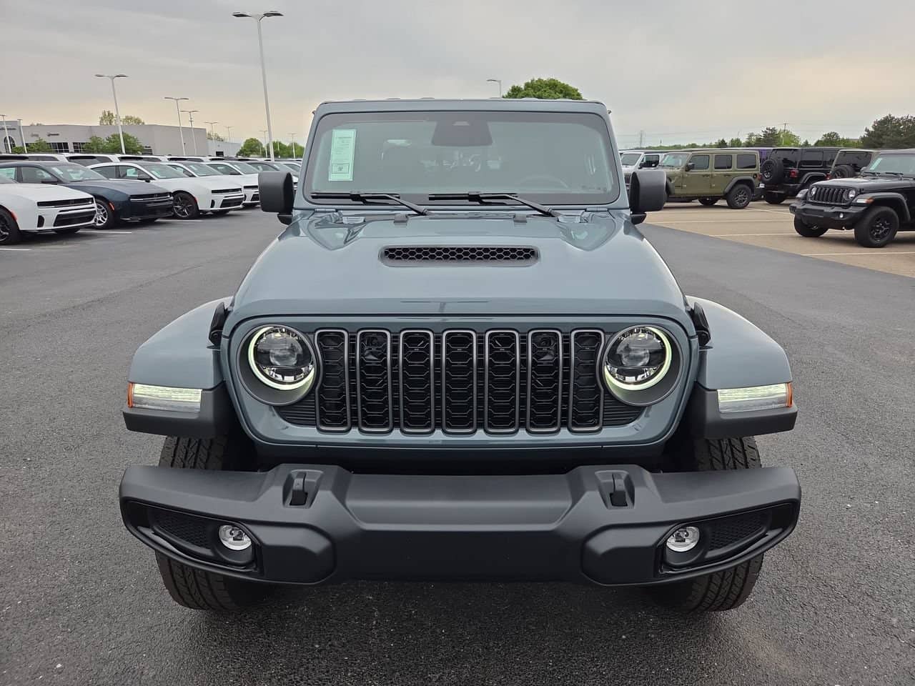 2026 Jeep Gladiator - Image 2