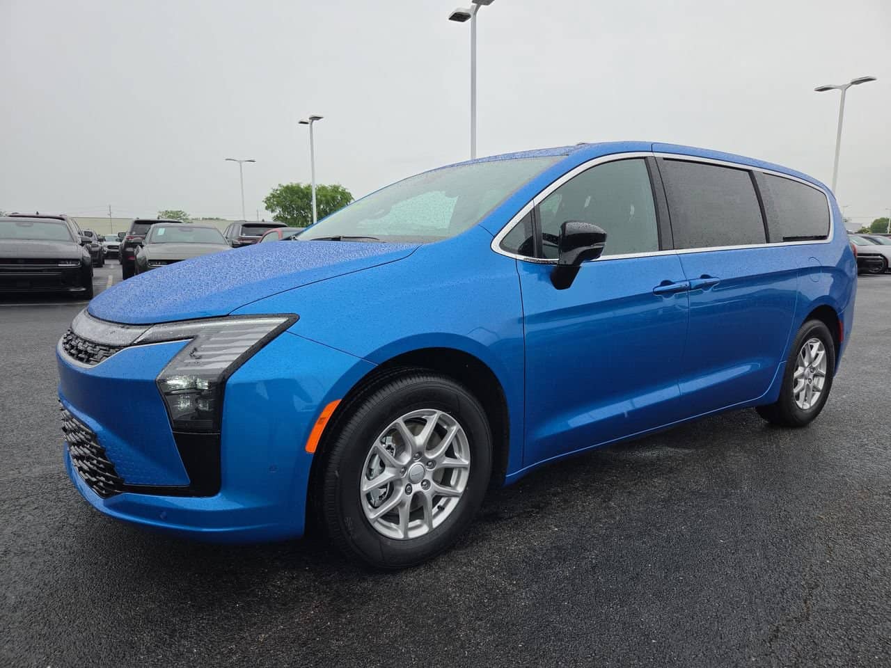 2027 Chrysler Pacifica - Image 3