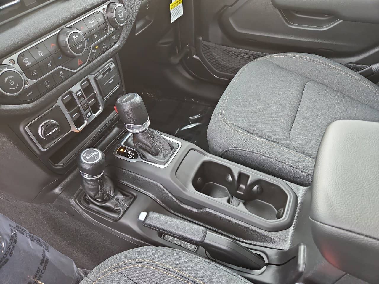 2026 Jeep Gladiator - Image 30