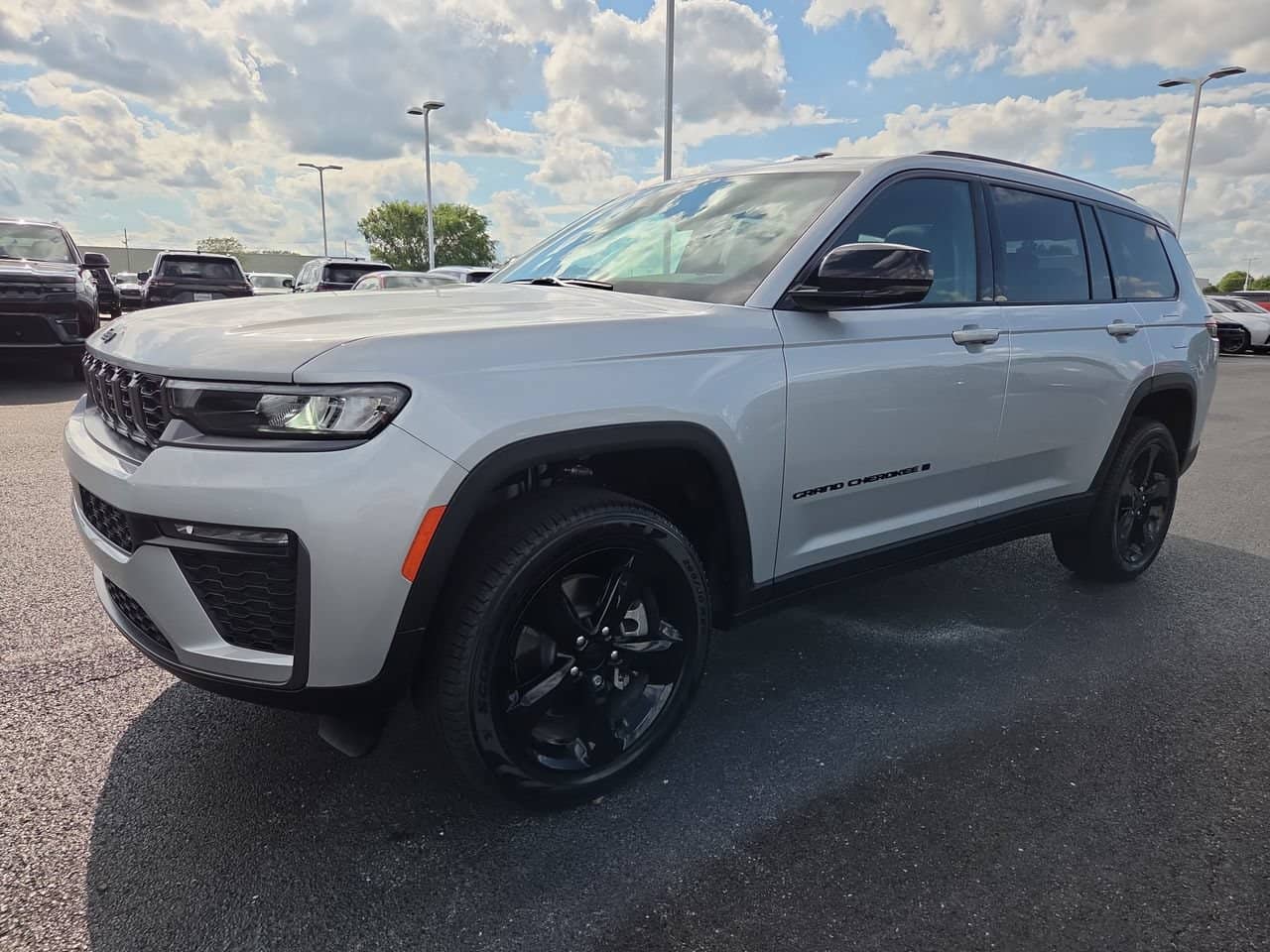 2026 Jeep Grand Cherokee L - Image 3