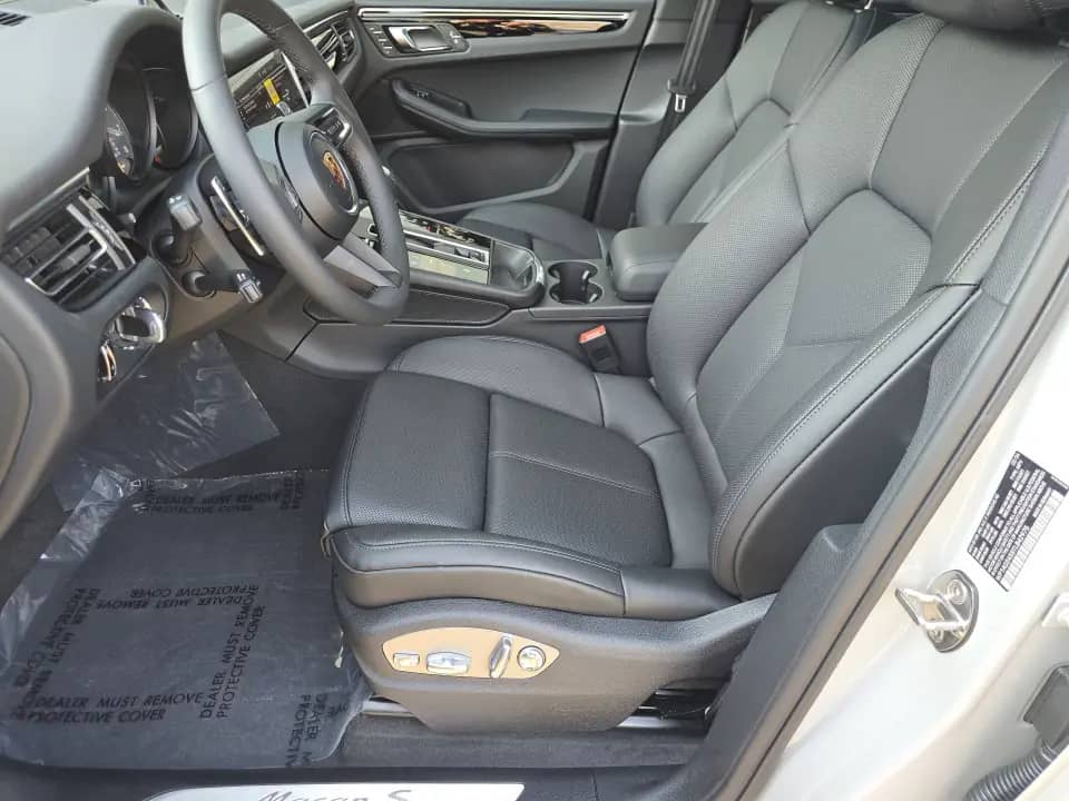 2026 Porsche Macan - Image 39