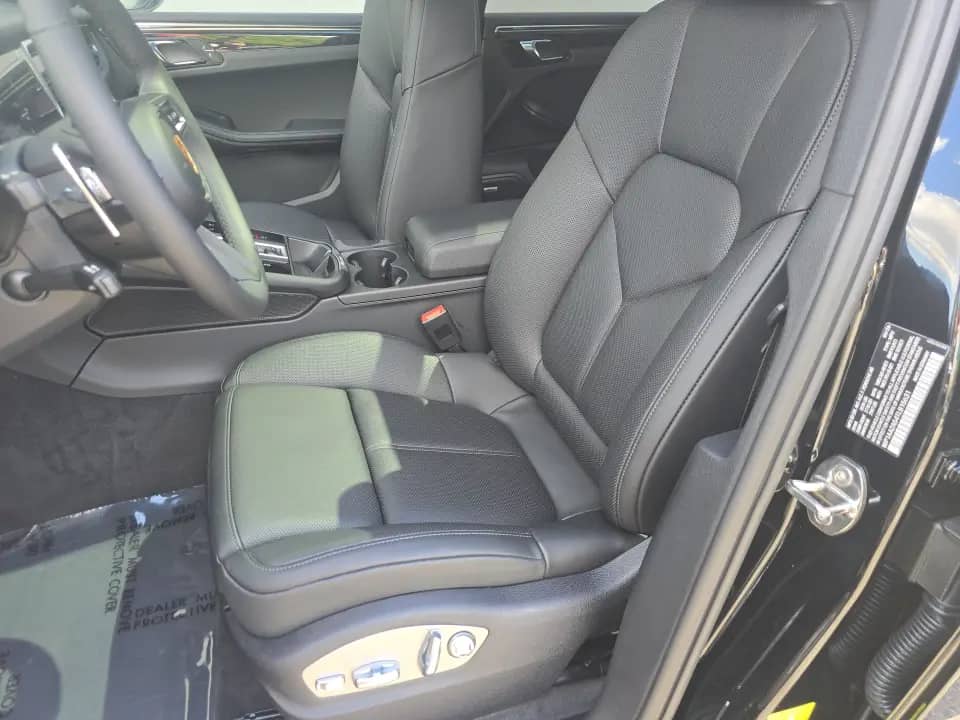 2026 Porsche Macan - Image 39