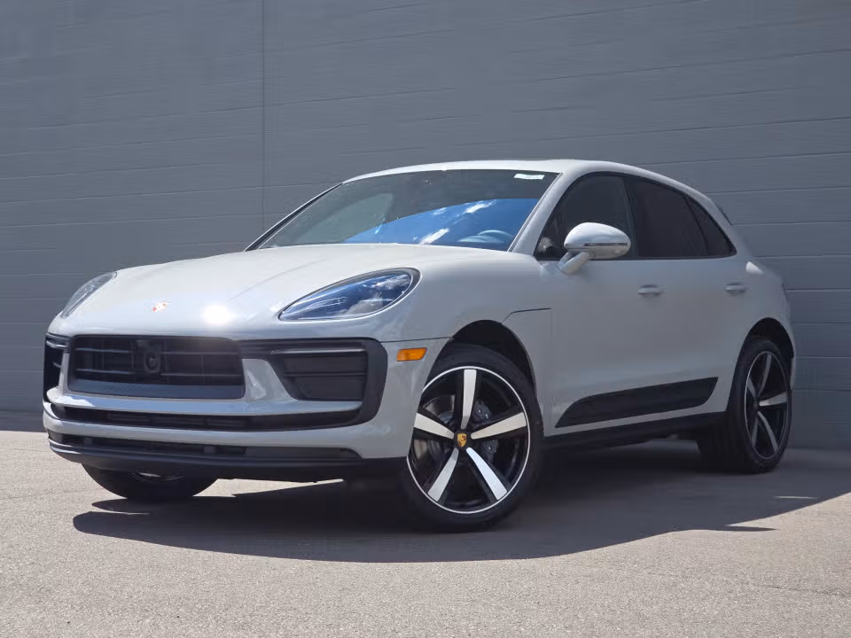 2026 Porsche Macan - Image 3