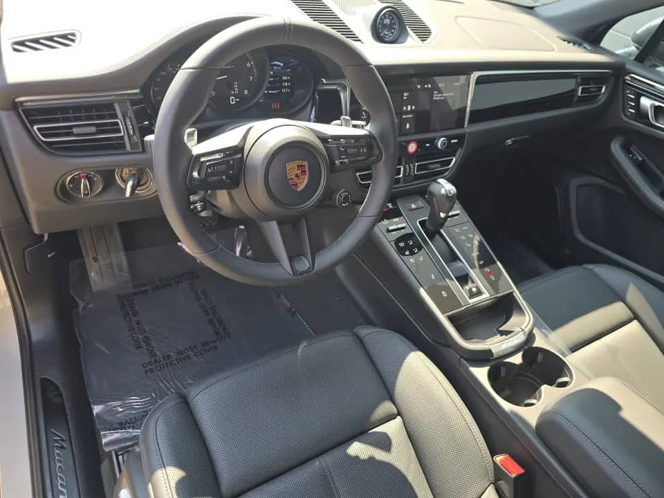 2026 Porsche Macan - Image 39