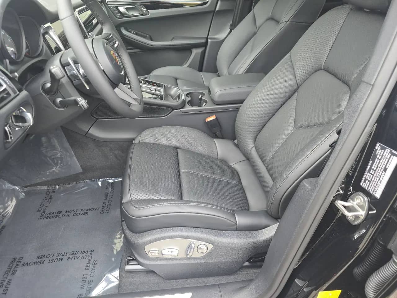 2026 Porsche Macan - Image 40