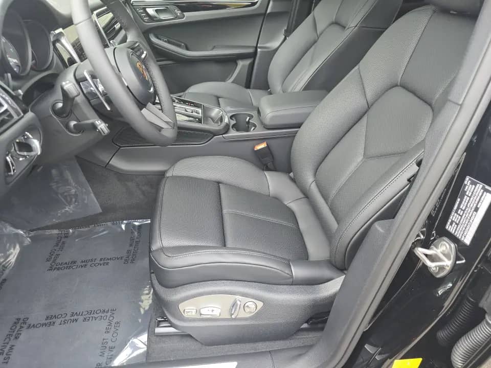 2026 Porsche Macan - Image 39