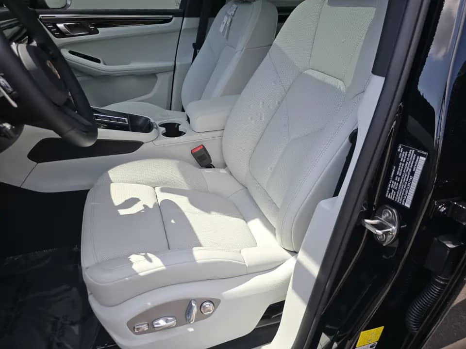2026 Porsche Macan - Image 39