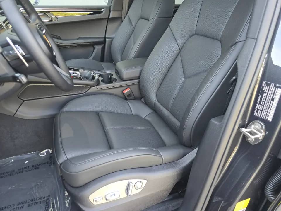 2026 Porsche Macan - Image 39