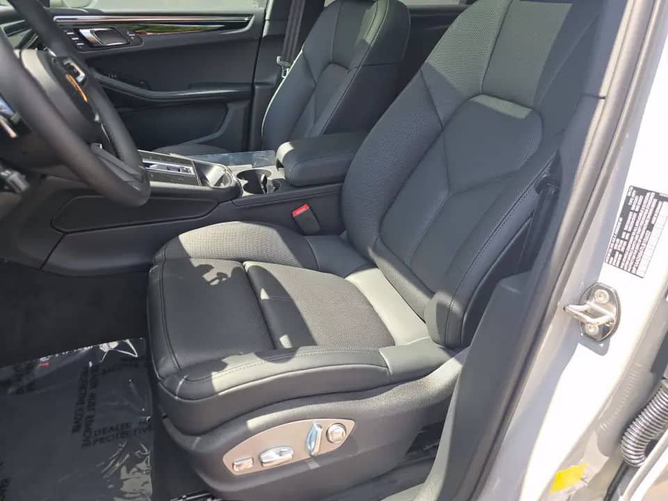 2026 Porsche Macan - Image 39