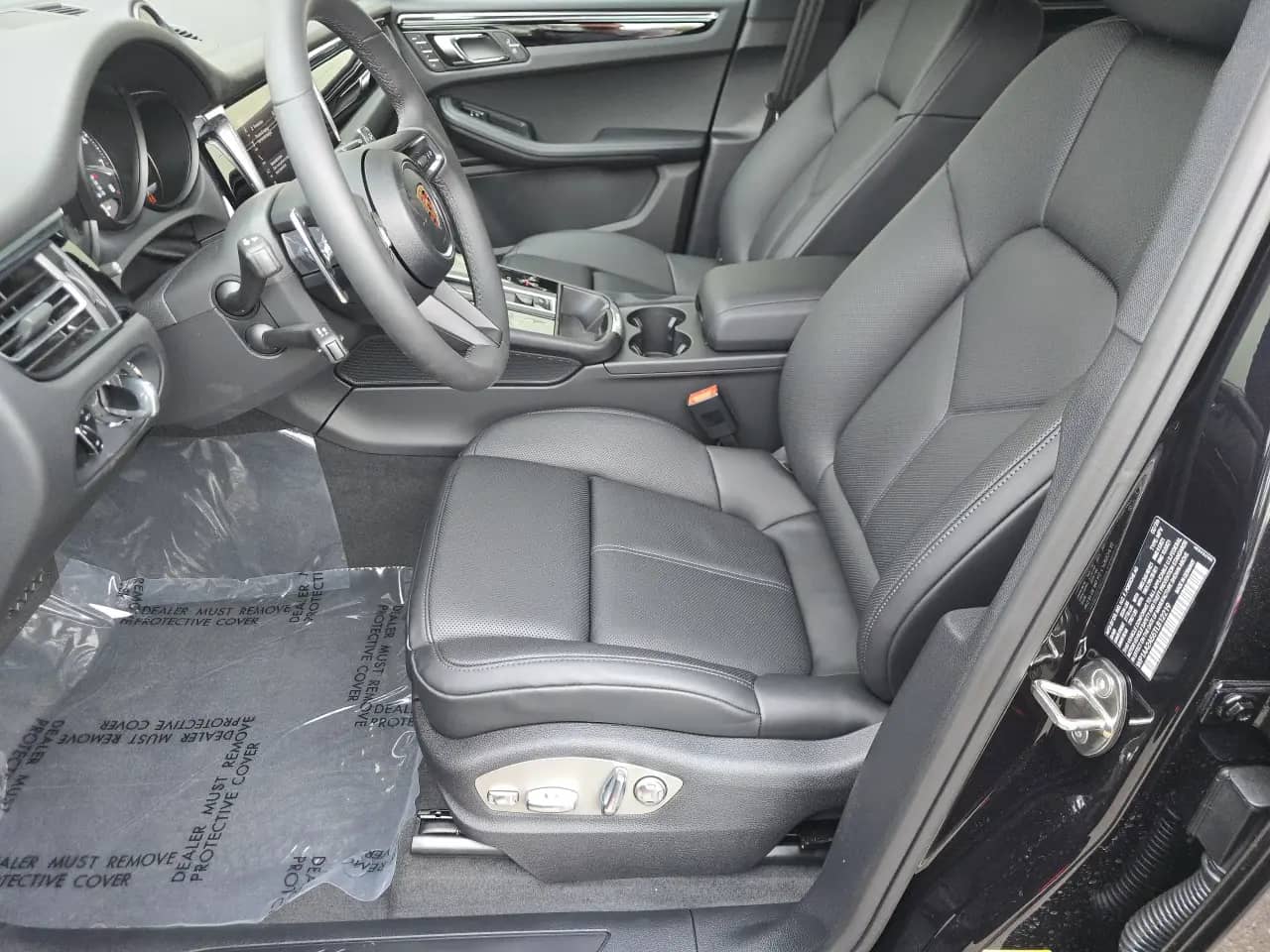 2026 Porsche Macan - Image 40