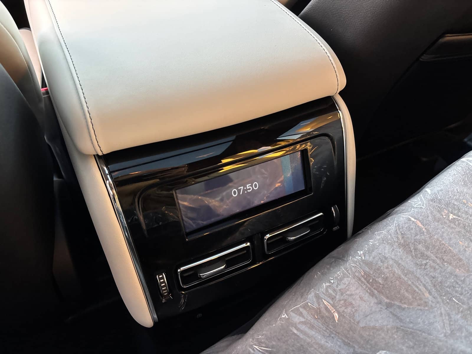 2026 Lincoln Aviator - Image 28
