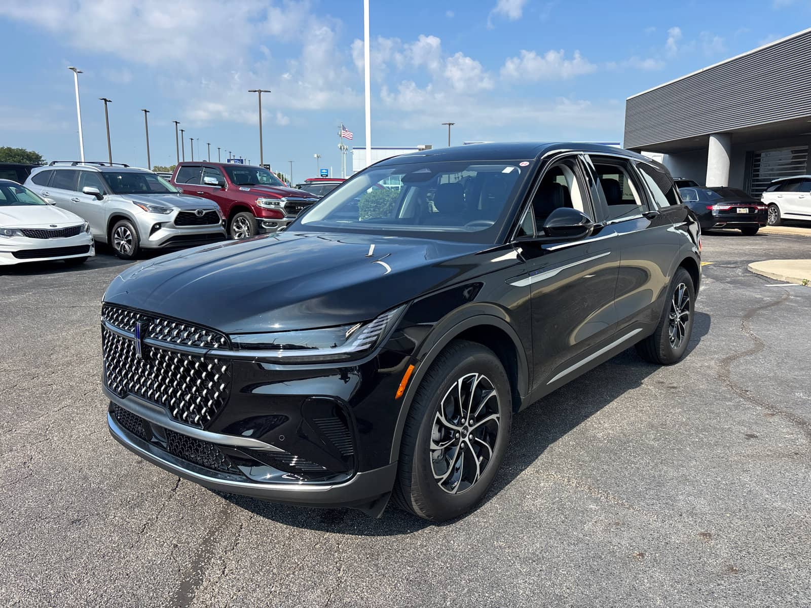 2026 Lincoln Nautilus - Image 3