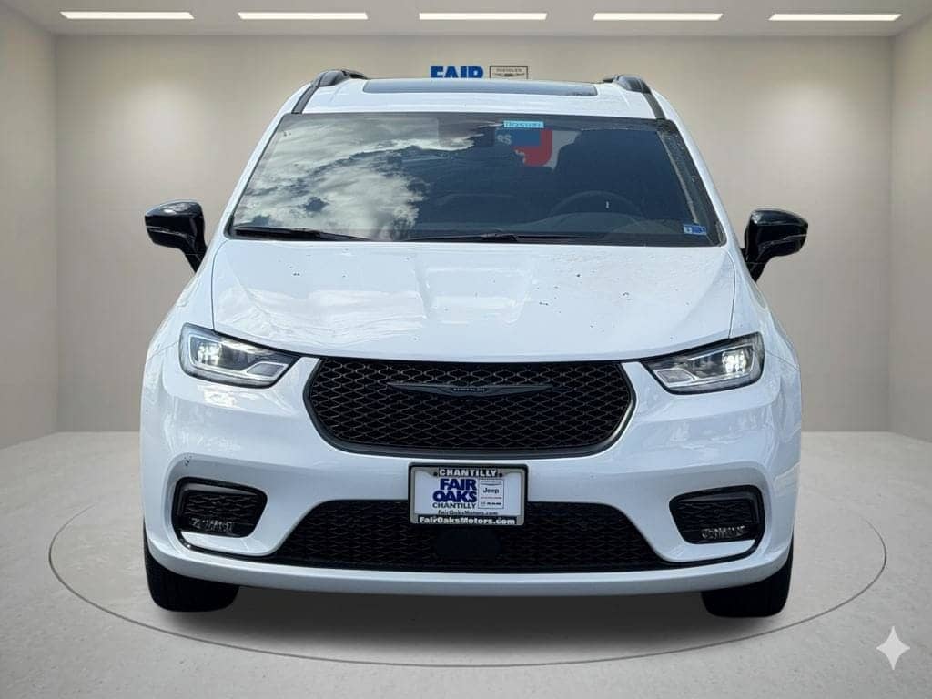 2026 Chrysler Pacifica - Image 3