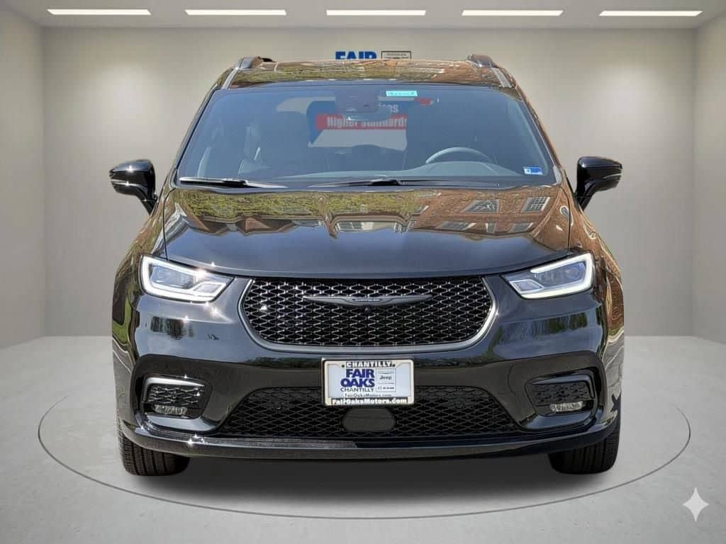 2026 Chrysler Pacifica - Image 3