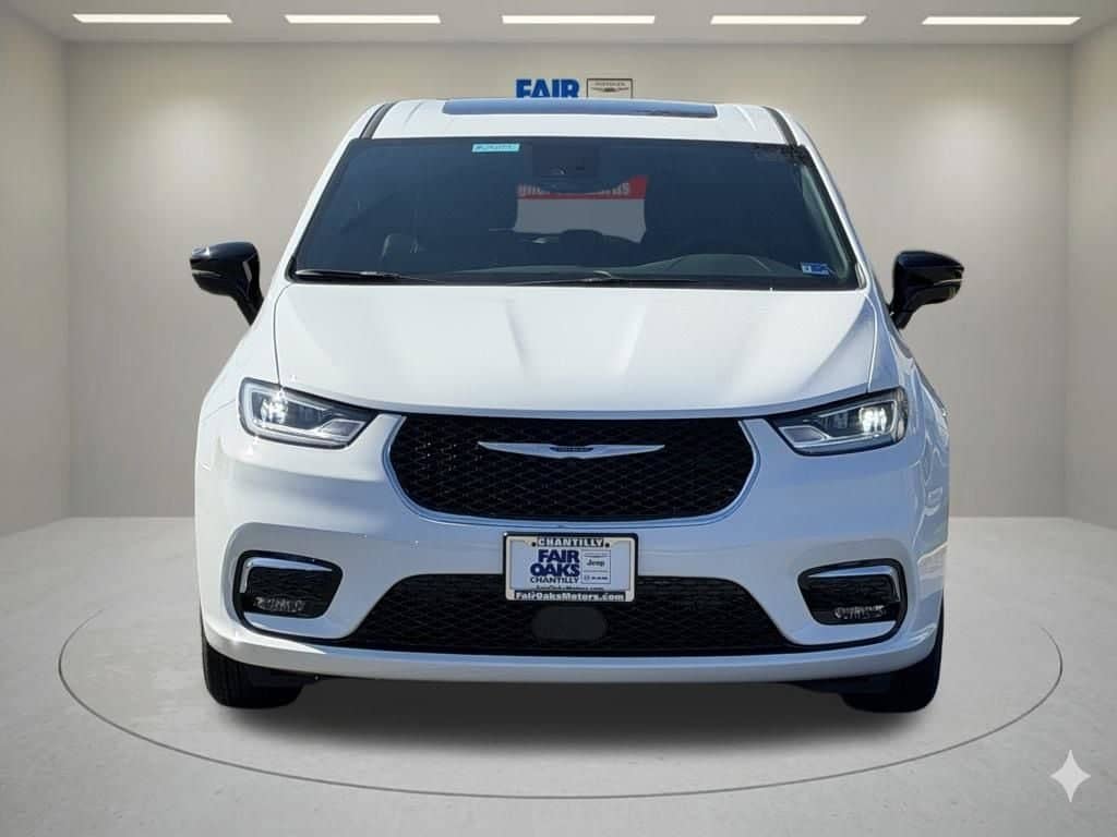 2026 Chrysler Pacifica - Image 3