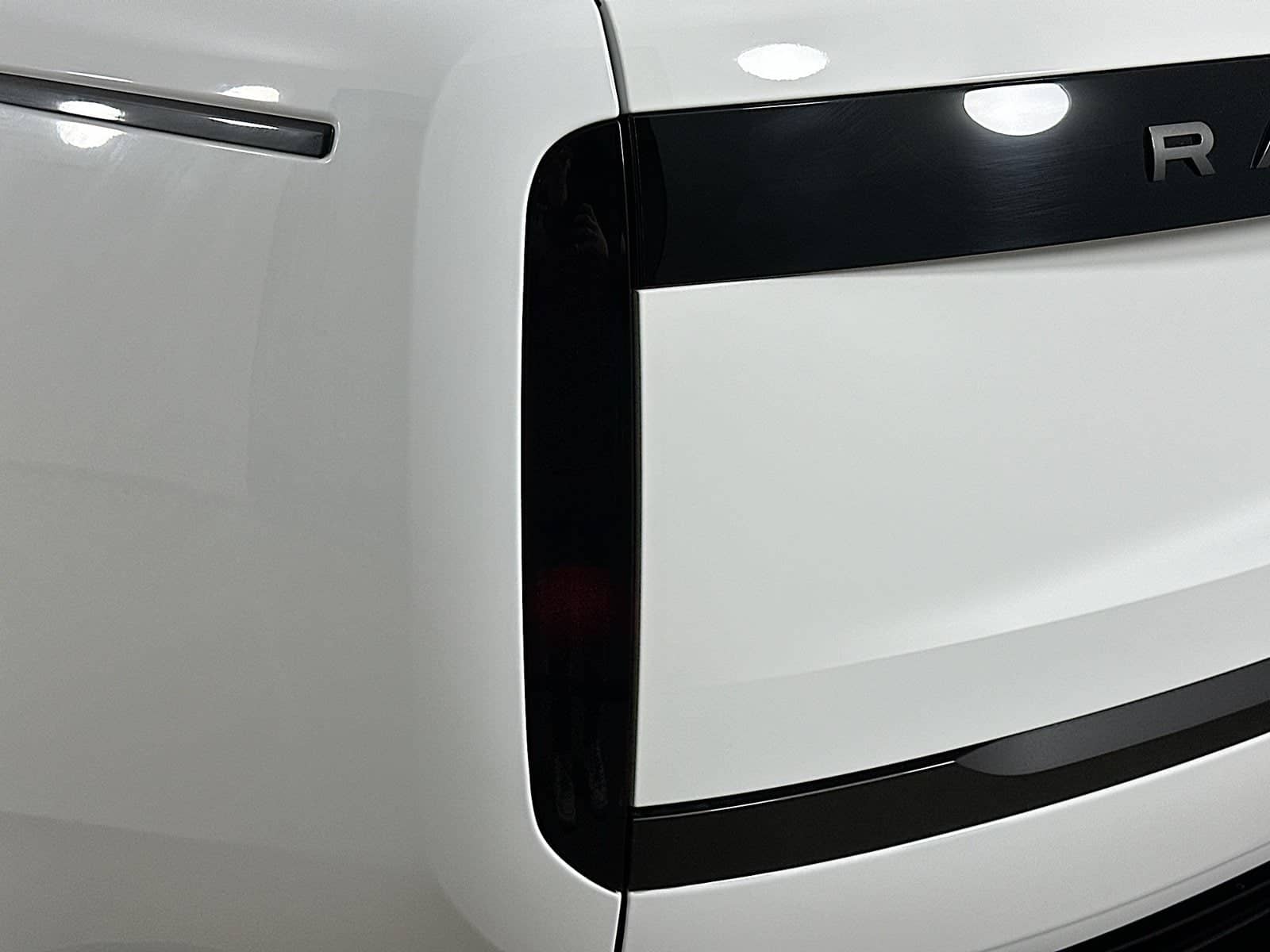 2026 Land Rover Range Rover - Image 23