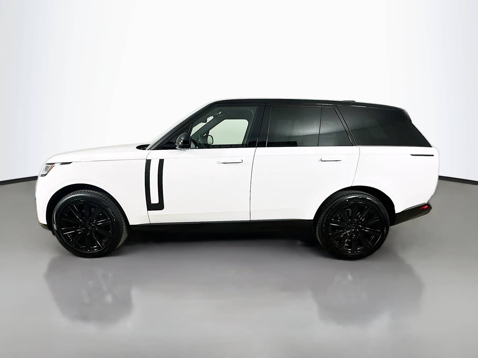 2026 Land Rover Range Rover - Image 3