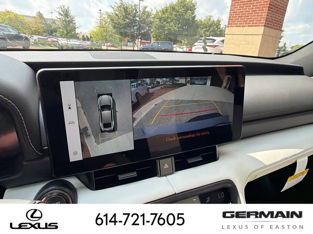 2026 Lexus IS - Image 27