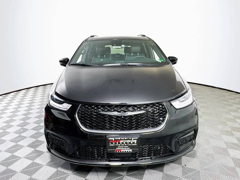 2026 Chrysler Pacifica - Image 2
