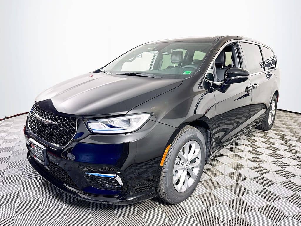 2026 Chrysler Pacifica - Image 3
