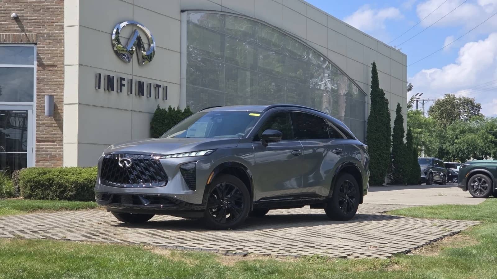 2027 INFINITI QX65 - Image 2
