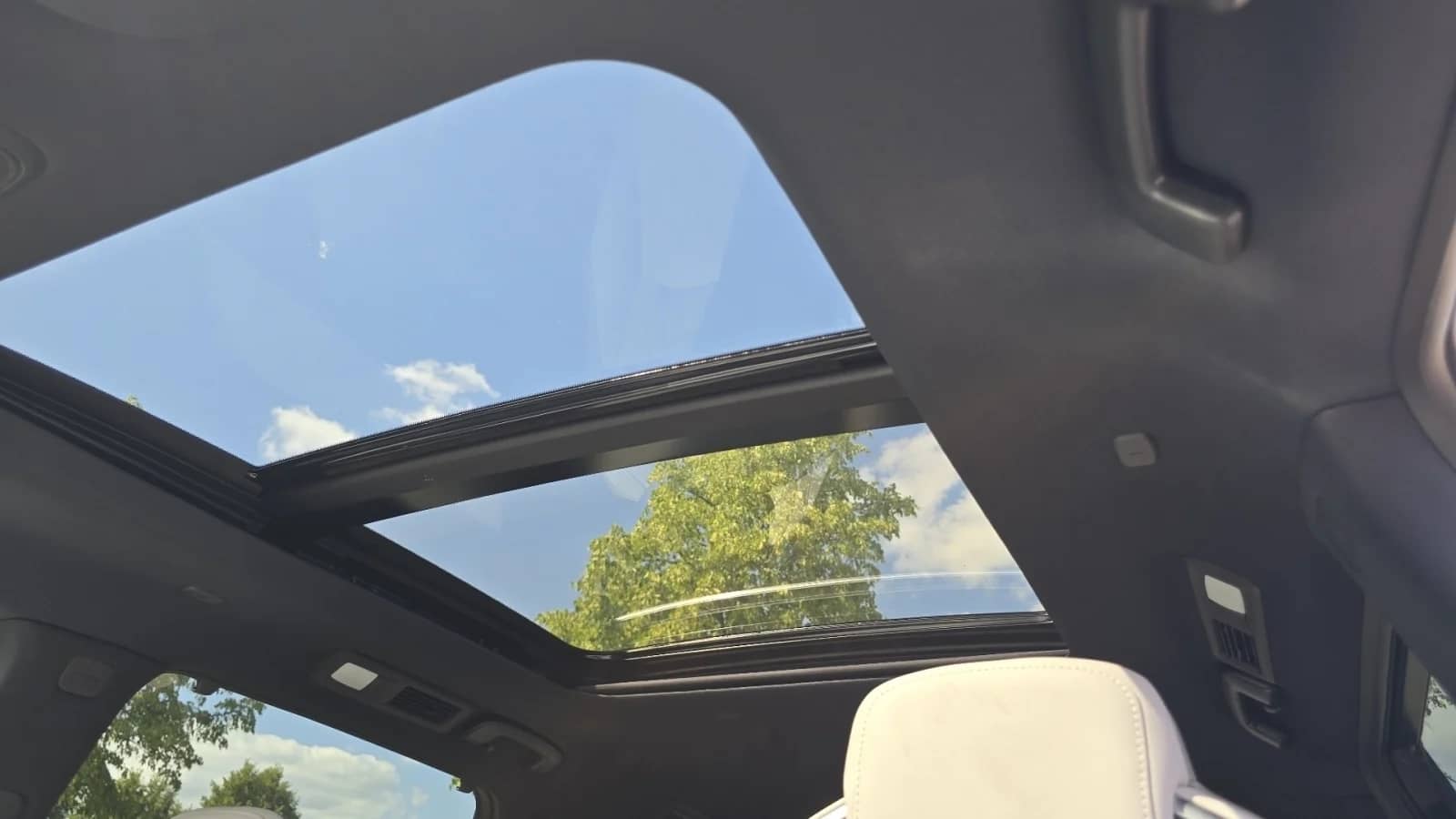 2027 INFINITI QX60 - Image 3