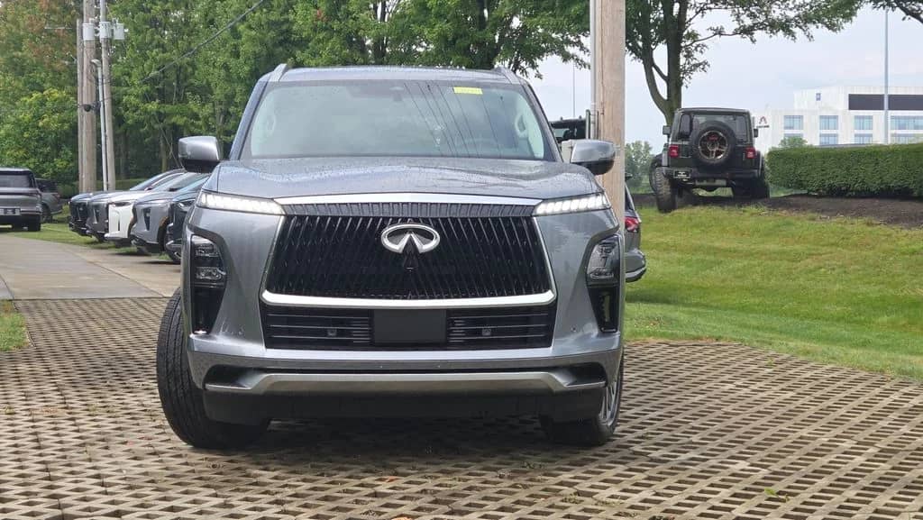2027 INFINITI QX80 - Image 3