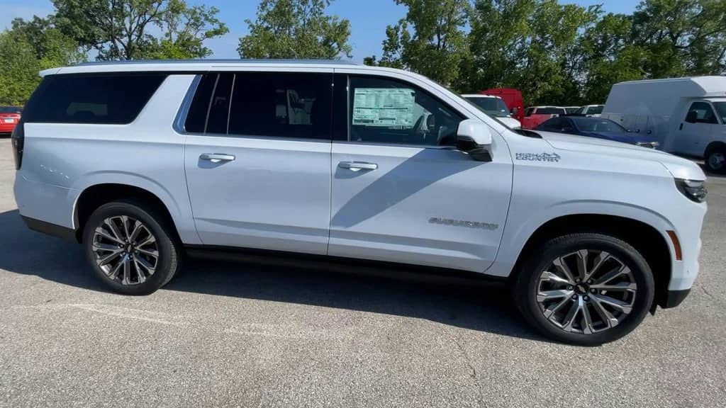 2026 Chevrolet Suburban - Image 3