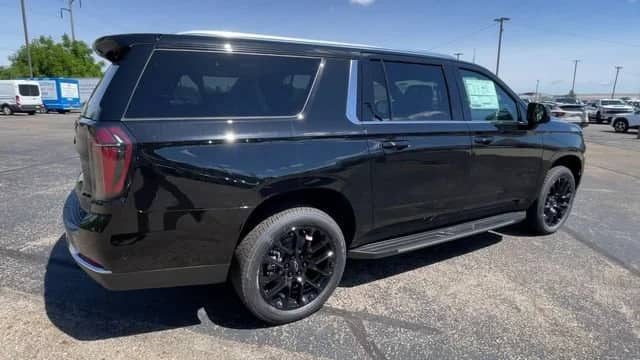 2026 Chevrolet Suburban - Image 2