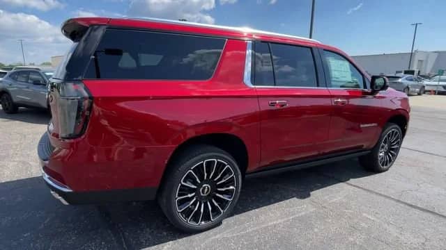 2026 Chevrolet Suburban - Image 2