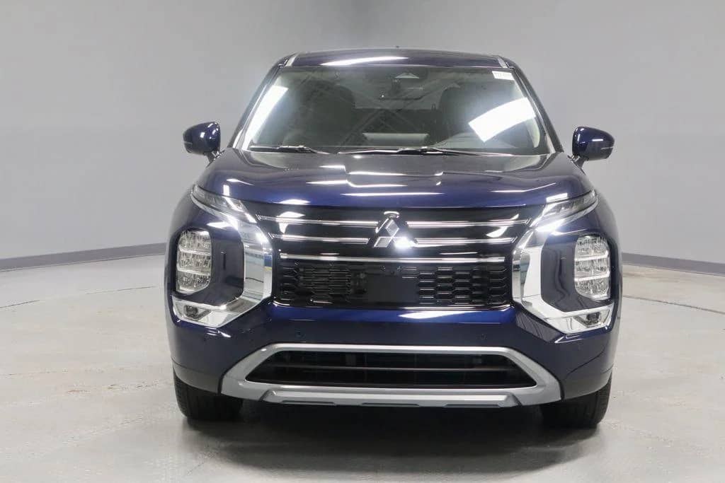 2026 Mitsubishi Outlander - Image 3