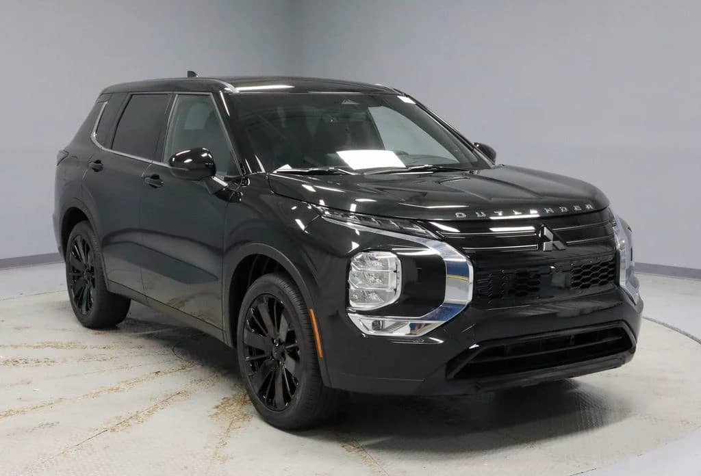 2026 Mitsubishi Outlander - Image 2