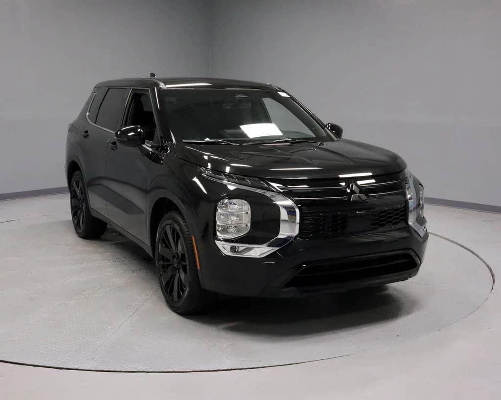 2026 Mitsubishi Outlander - Image 1