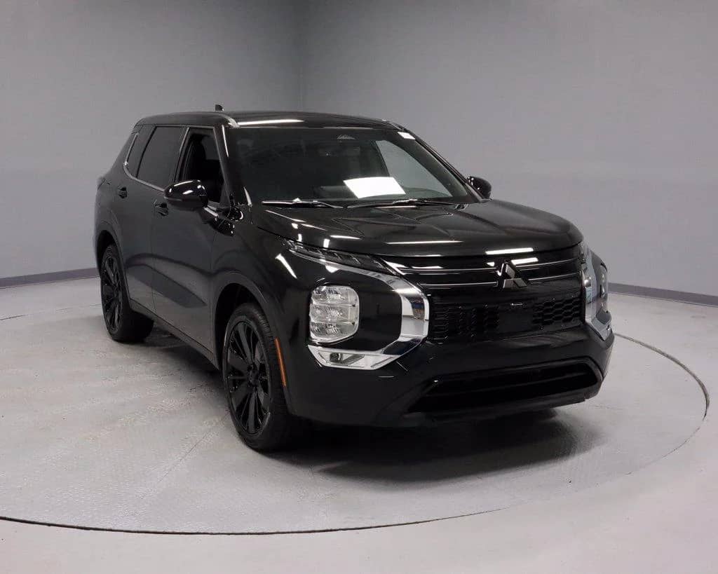 2026 Mitsubishi Outlander - Image 2
