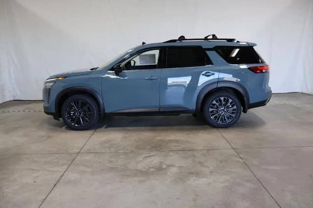 2026 Nissan Pathfinder - Image 2