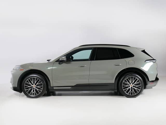 2026 Porsche Cayenne - Image 2
