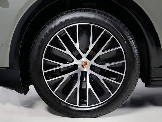 2026 Porsche Cayenne - Image 35