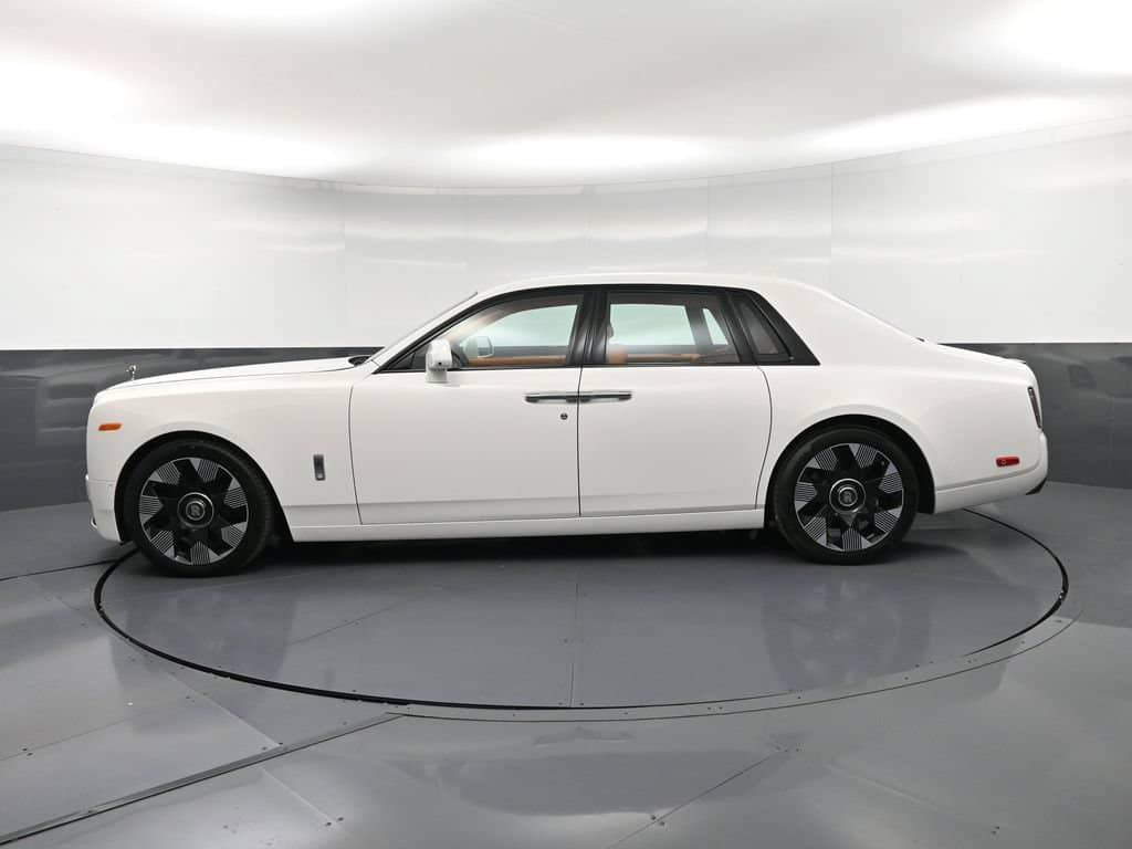 2027 Rolls-Royce Phantom - Image 2