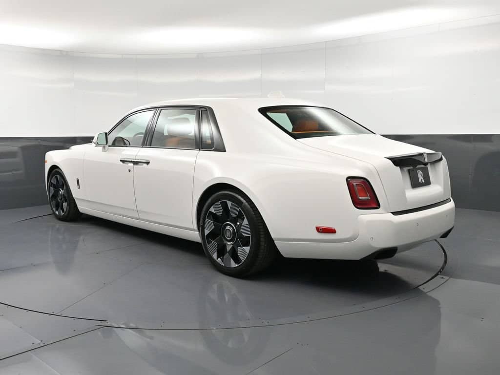 2027 Rolls-Royce Phantom - Image 3