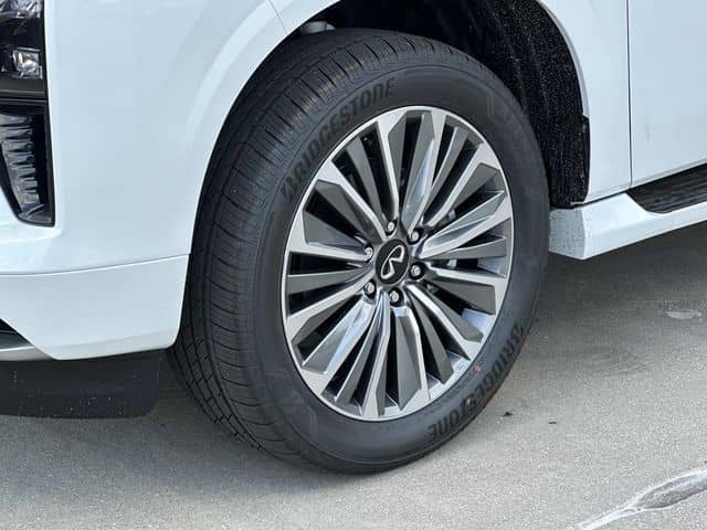 2027 INFINITI QX80 - Image 17
