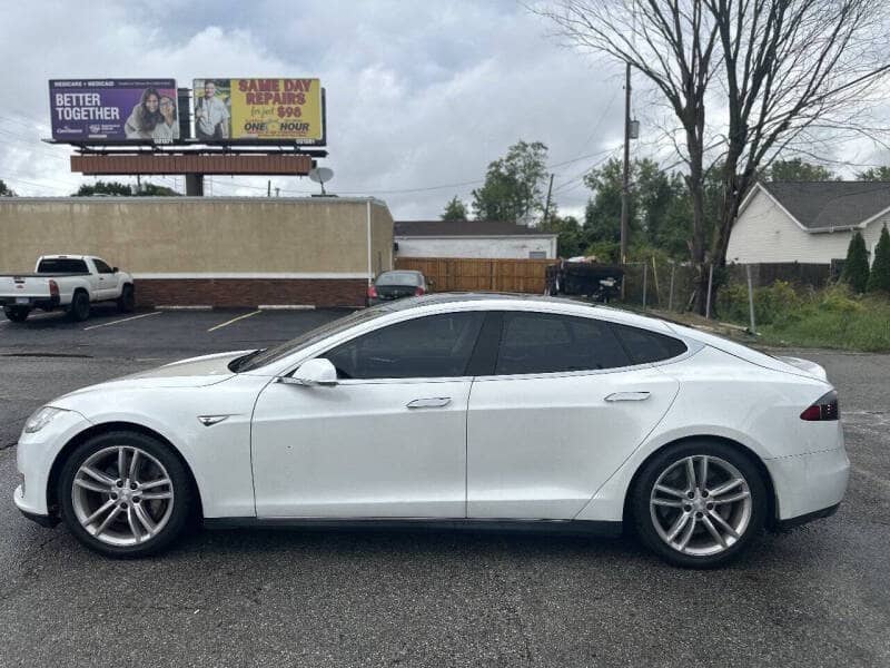 2013 Tesla Model S - Image 2