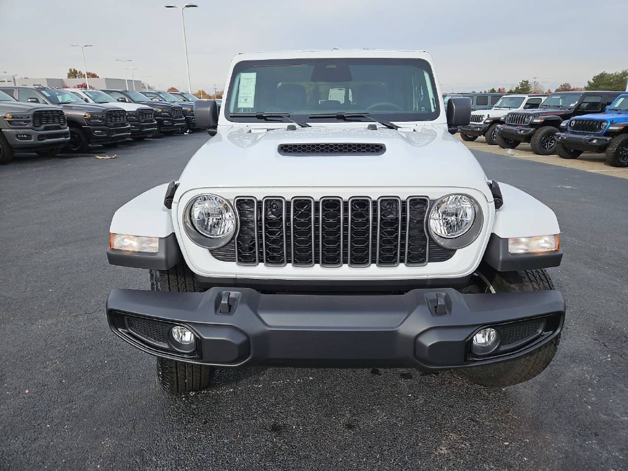 2026 Jeep Gladiator - Image 2