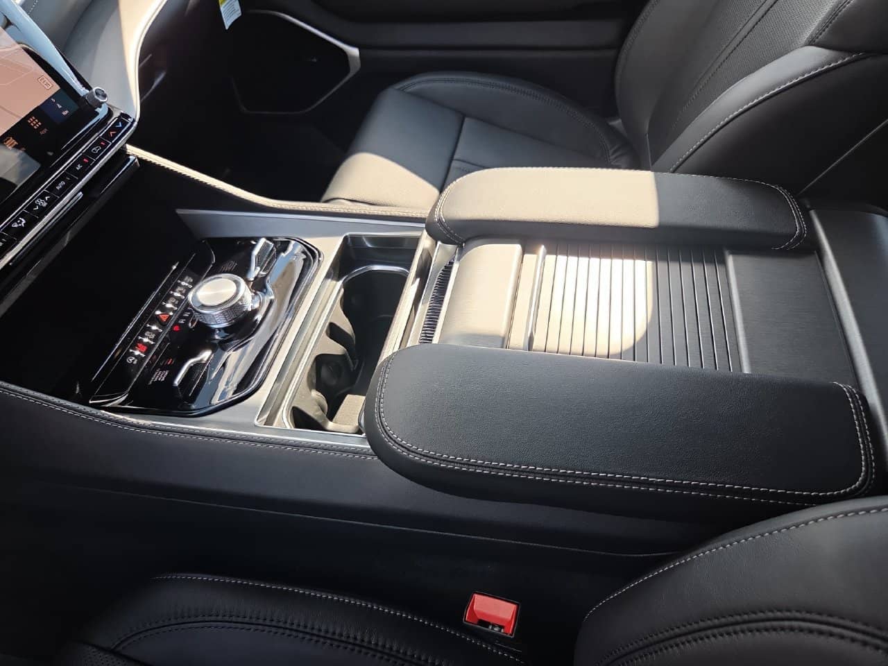 2026 Jeep Grand Wagoneer - Image 37
