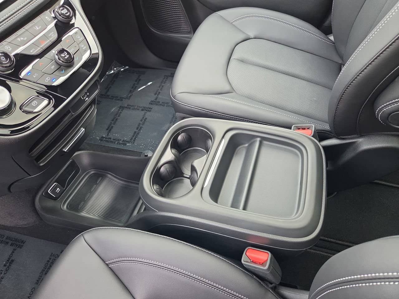 2027 Chrysler Pacifica - Image 34