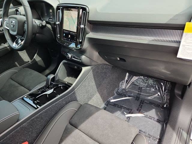 2026 Volvo EX40 - Image 29