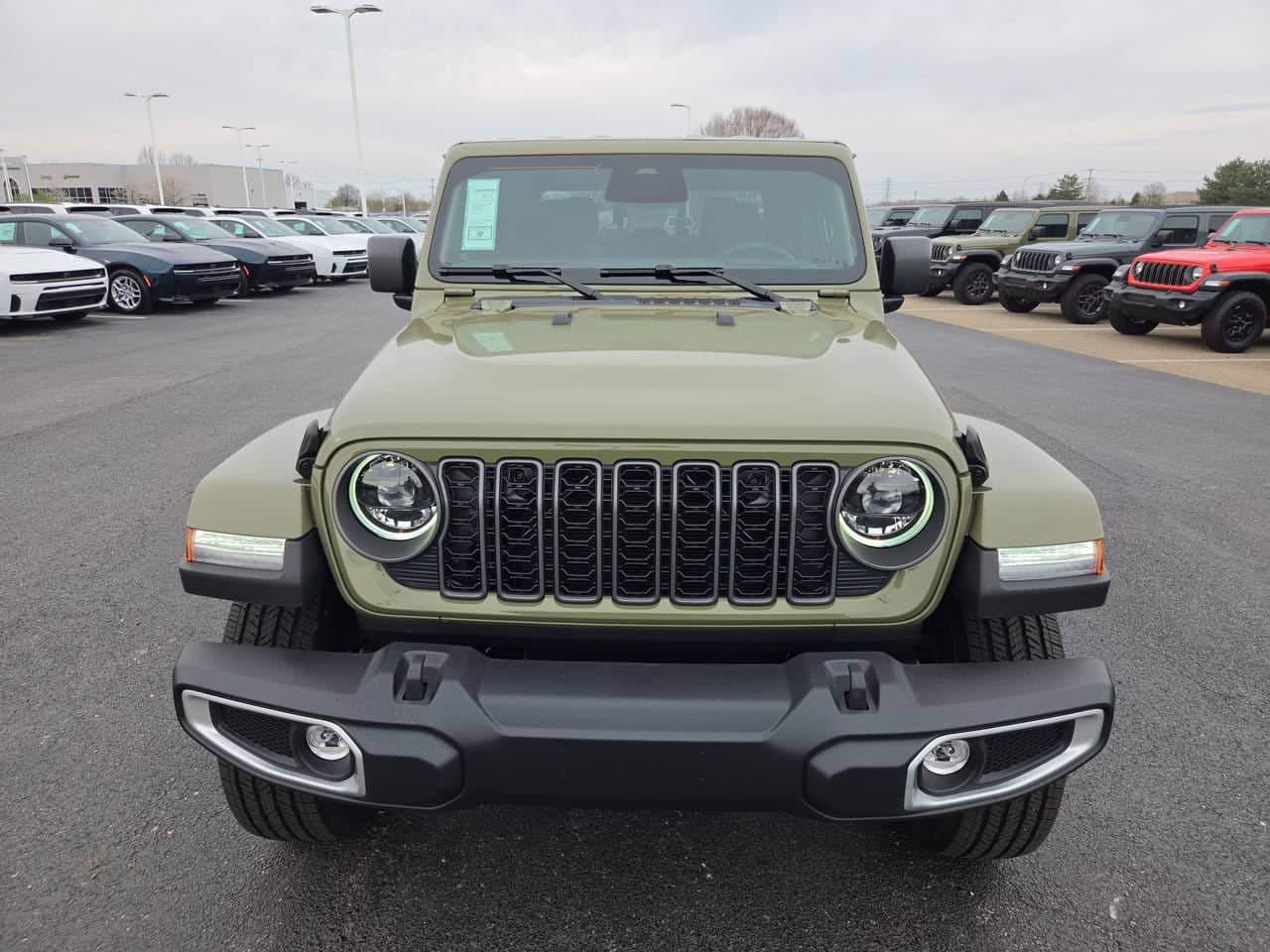 2026 Jeep Gladiator - Image 2