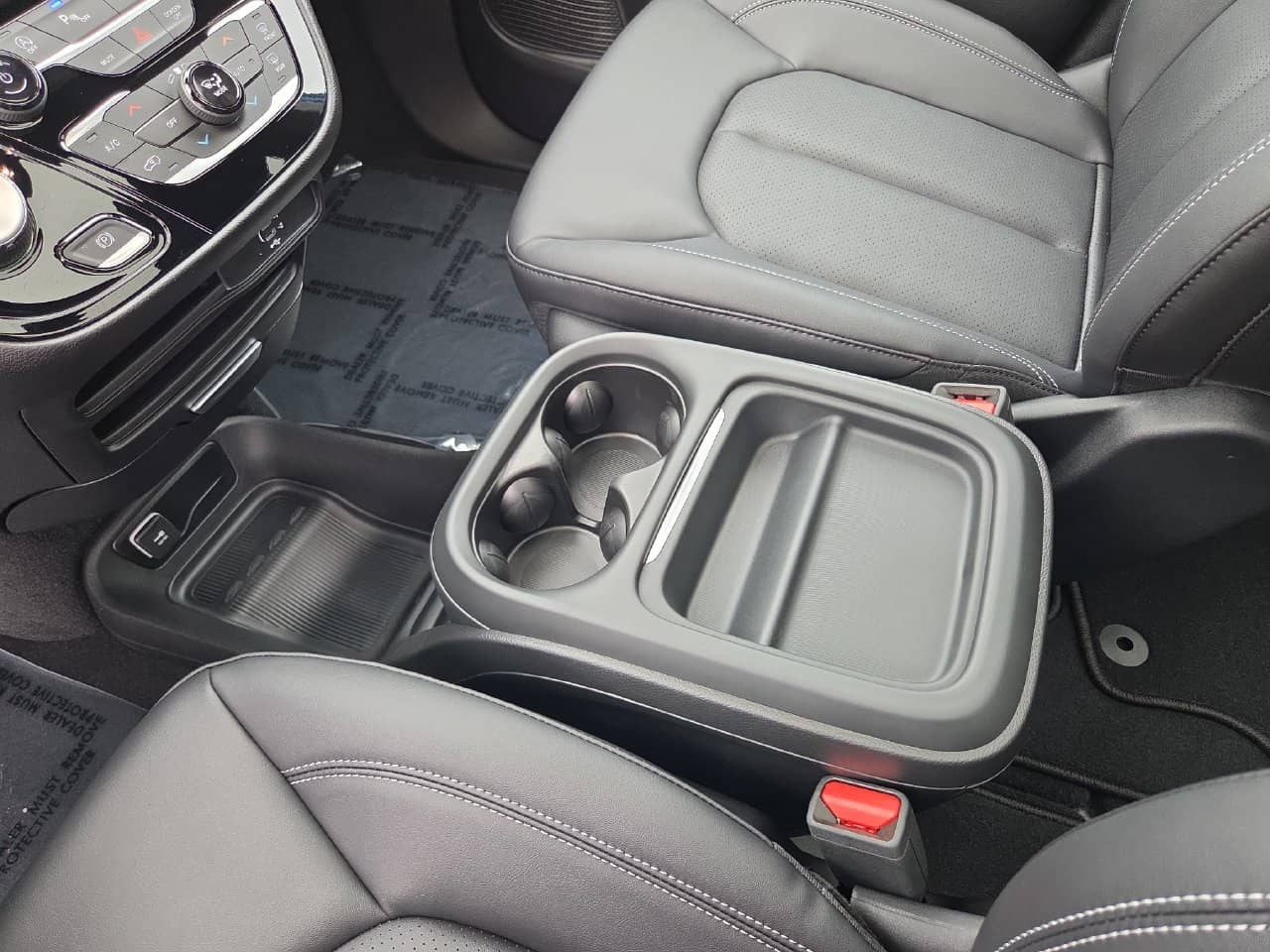 2027 Chrysler Pacifica - Image 33