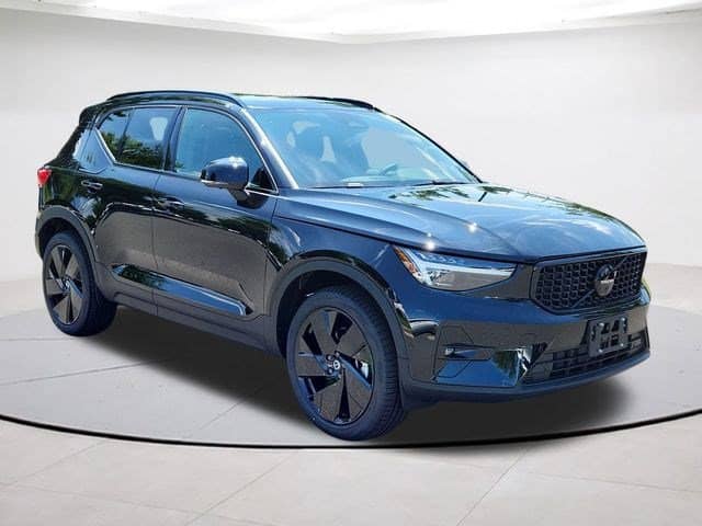 2026 Volvo XC40 - Image 2